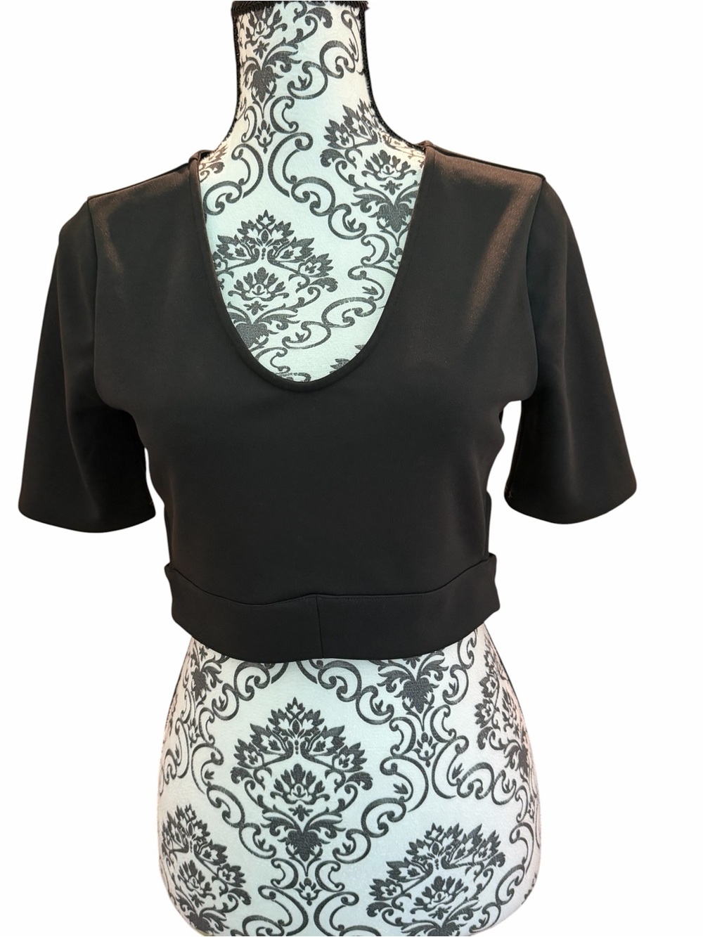 Express Scoop Neck Crop Top